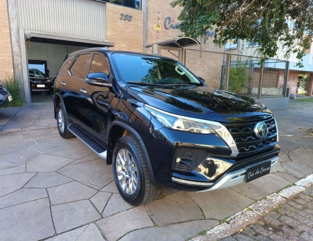 Toyota Hilux SW4 SRX 2.8 Turbo Diesel Automática Pneus em Excelente Estado Impecável
